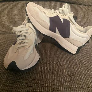 New balance by FIGS. Only worn a few times. Good condition.